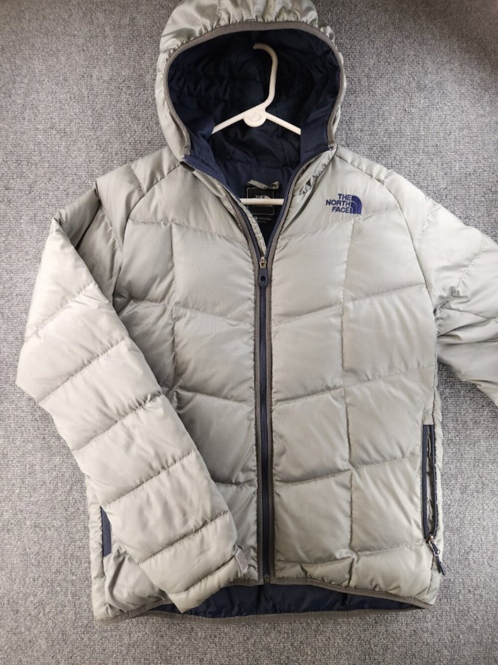 The North Face 550 Goose Down Jacket Men Small Gray Puffer Zip Hooded Winter